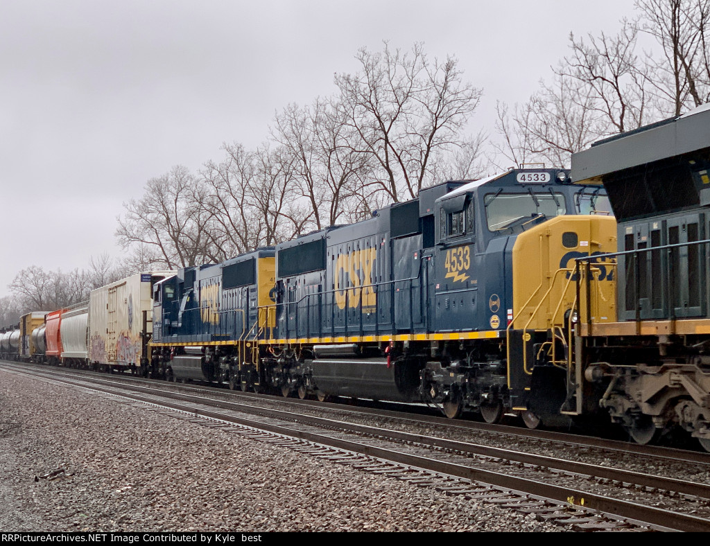 CSX 4533 on Q364